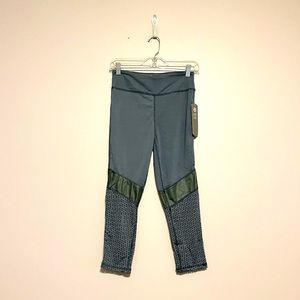 NWT Daisy Fuentes athletic pants—small